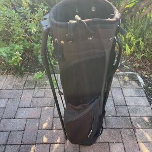 Knight Stand Bag 
In black